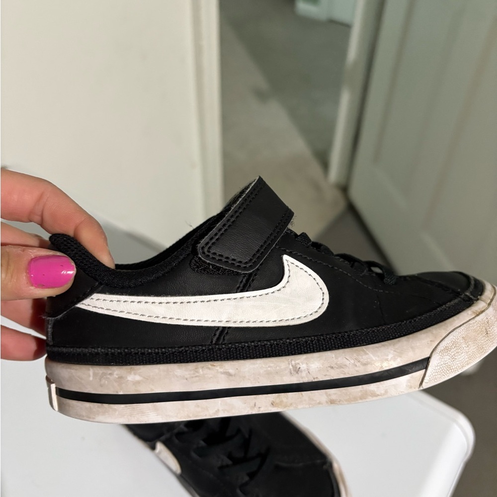 Nike Black and White Sneakers with Velcro Closure